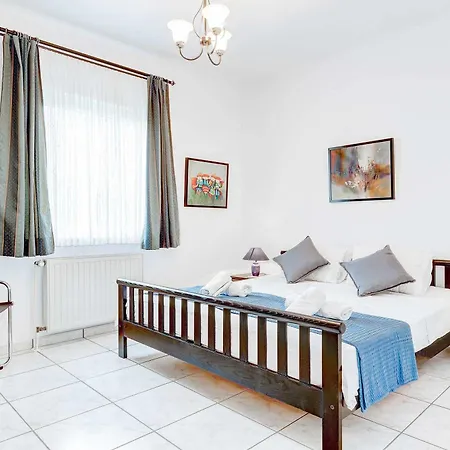 Polymnia Vila Kaligata
